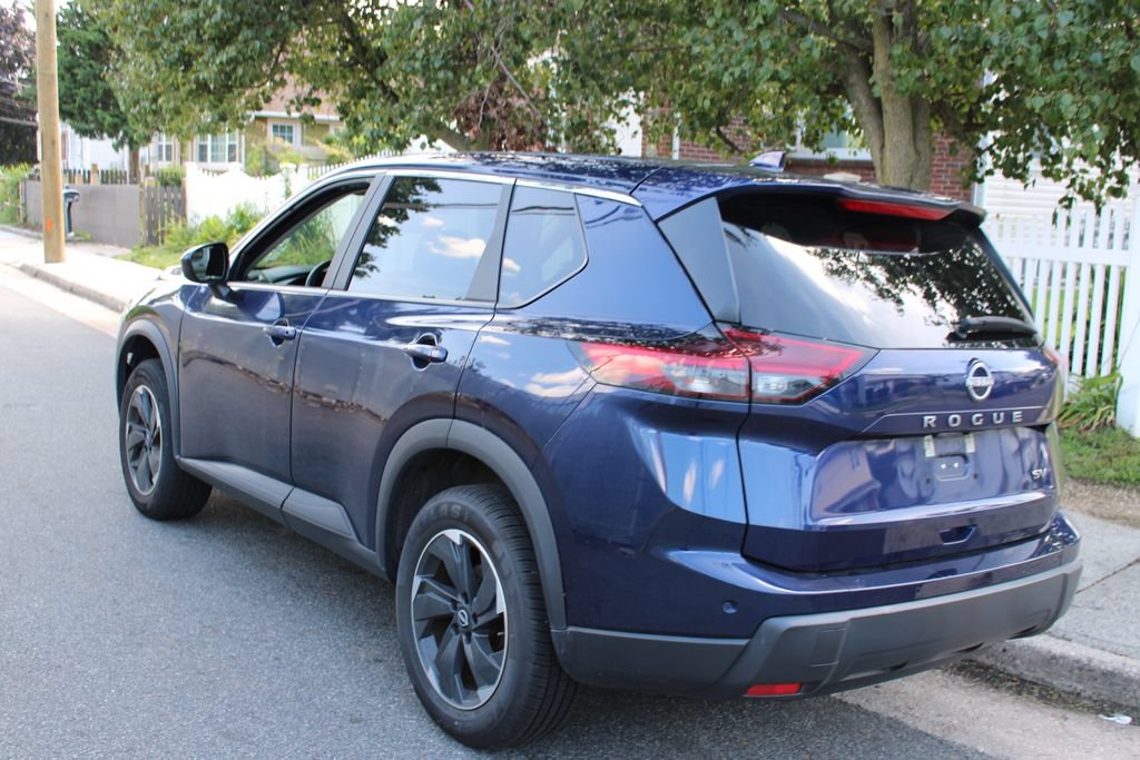 Used 2024 Nissan Rogue SV FWD image 8