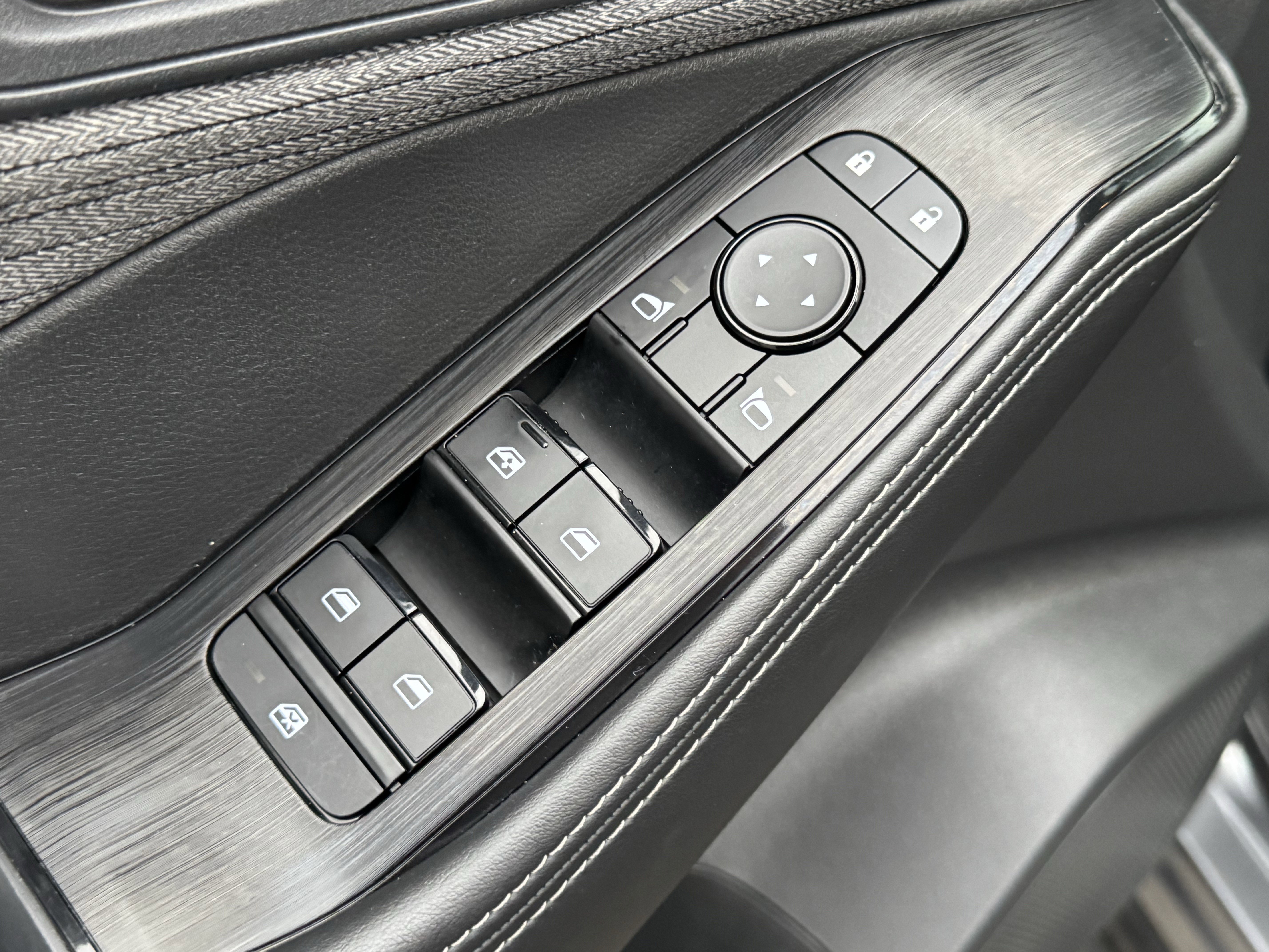 Certified 2021 Nissan Rogue SV image 24