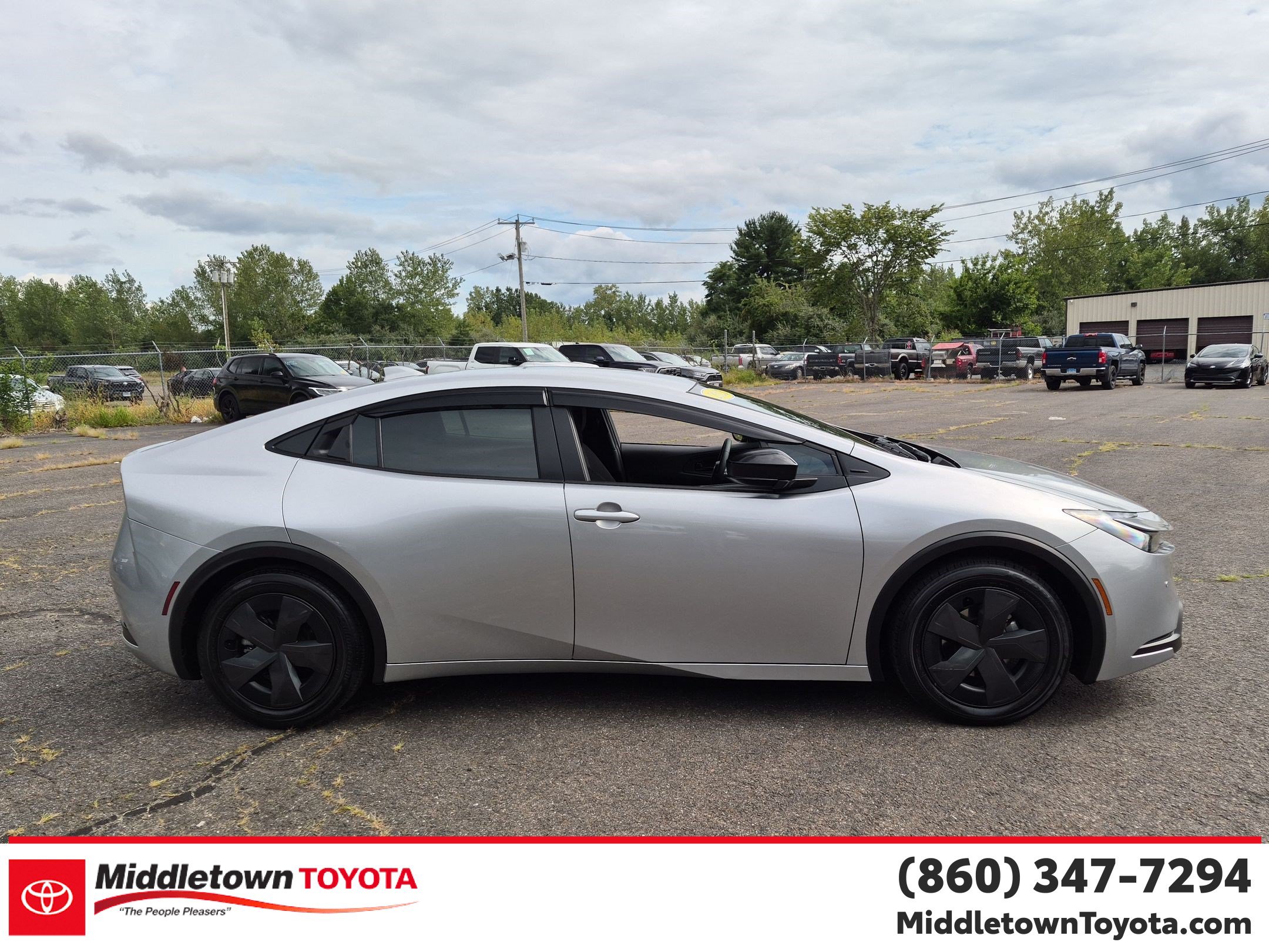 Used 2023 Toyota Prius LE FWD image 2