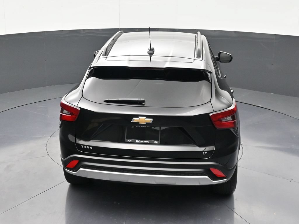 Used 2024 Chevrolet Trax LT FWD image 12