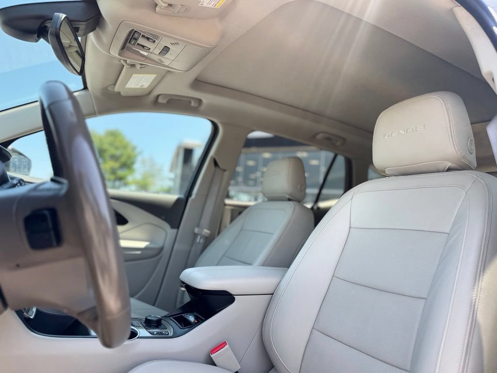 Used 2020 GMC Terrain Denali w/ Denali Premium Package AWD/4WD image 17