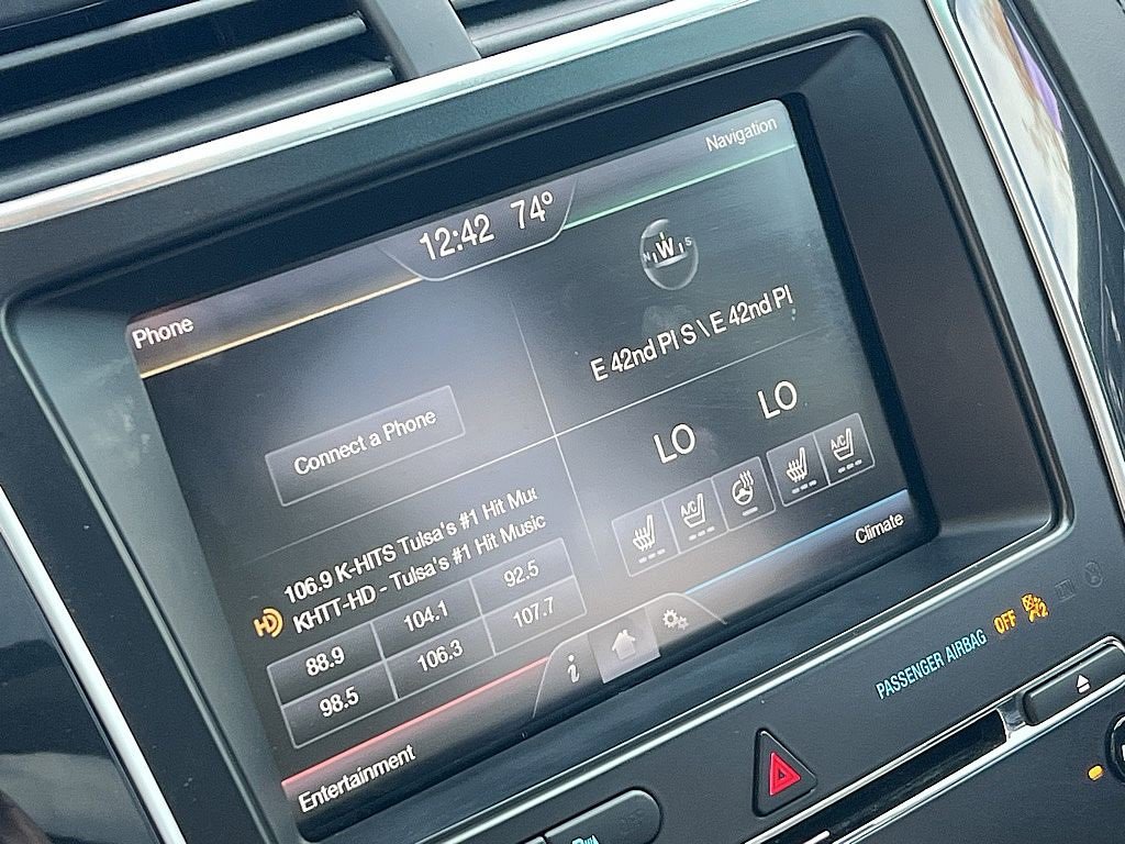 Used 2016 Ford Explorer Platinum image 17