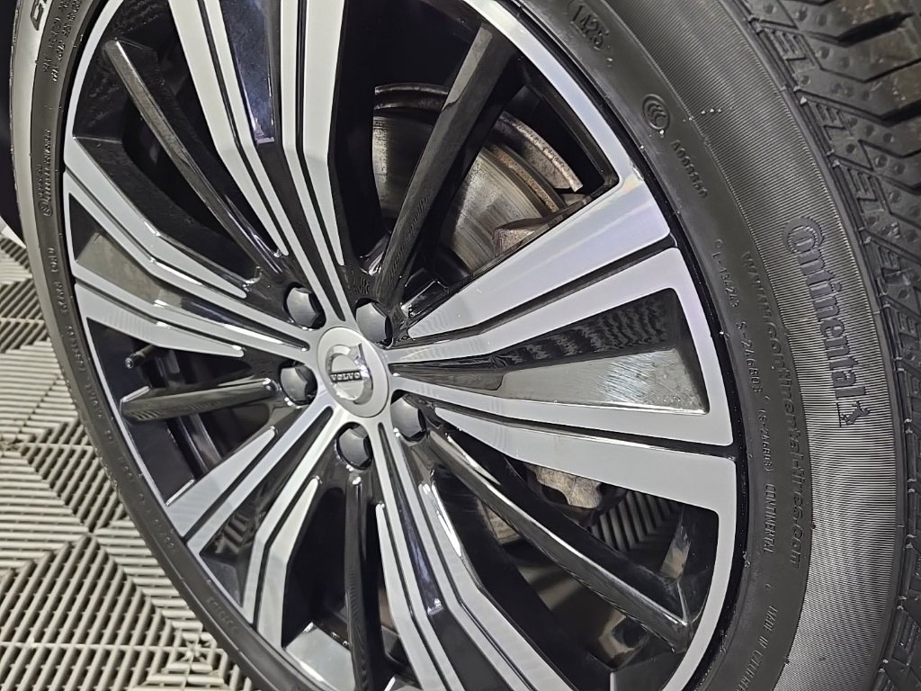 Certified 2022 Volvo XC60 B5 Inscription w/ Advanced Package image 8