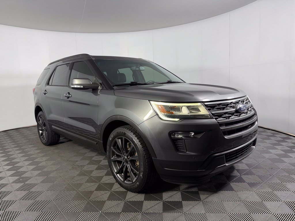 Used 2018 Ford Explorer XLT w/ Equipment Group 202A AWD/4WD image 3