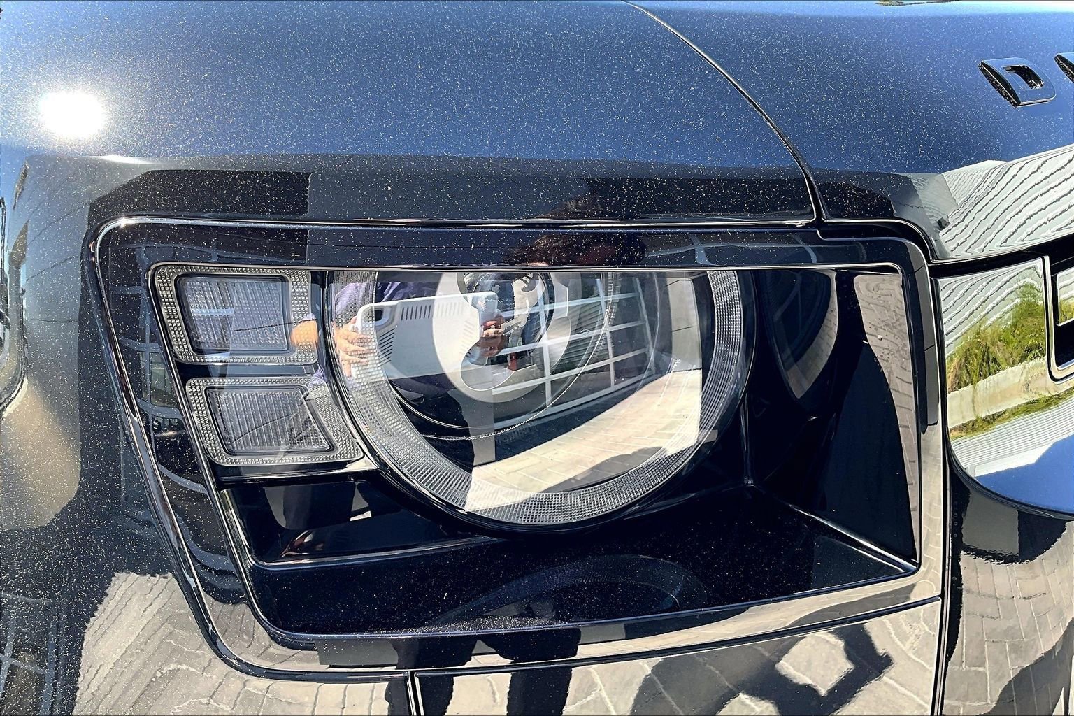 Used 2025 Land Rover Defender 110 S image 28