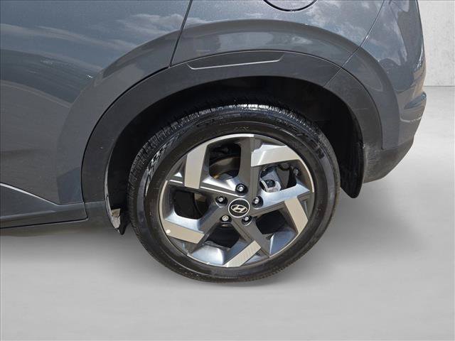 Used 2025 Hyundai Venue SEL FWD image 21