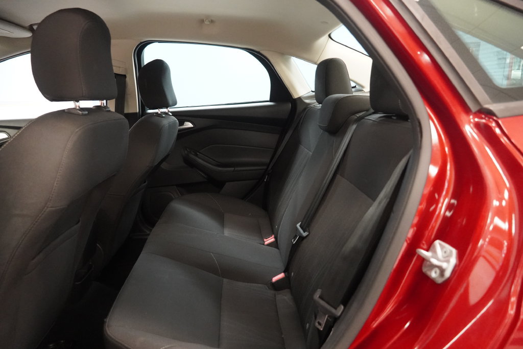 Used 2015 Ford Focus SE FWD image 25