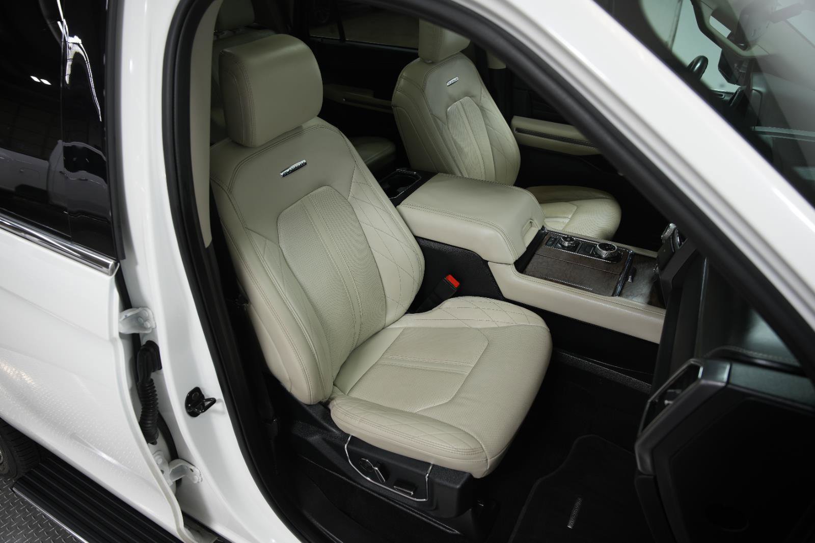 Used 2021 Ford Expedition Platinum image 18