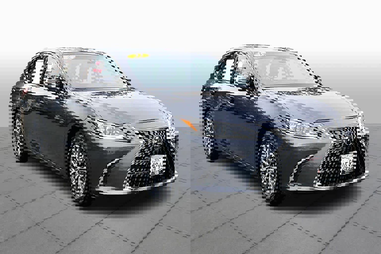 Used 2022 Lexus ES 350 image 2