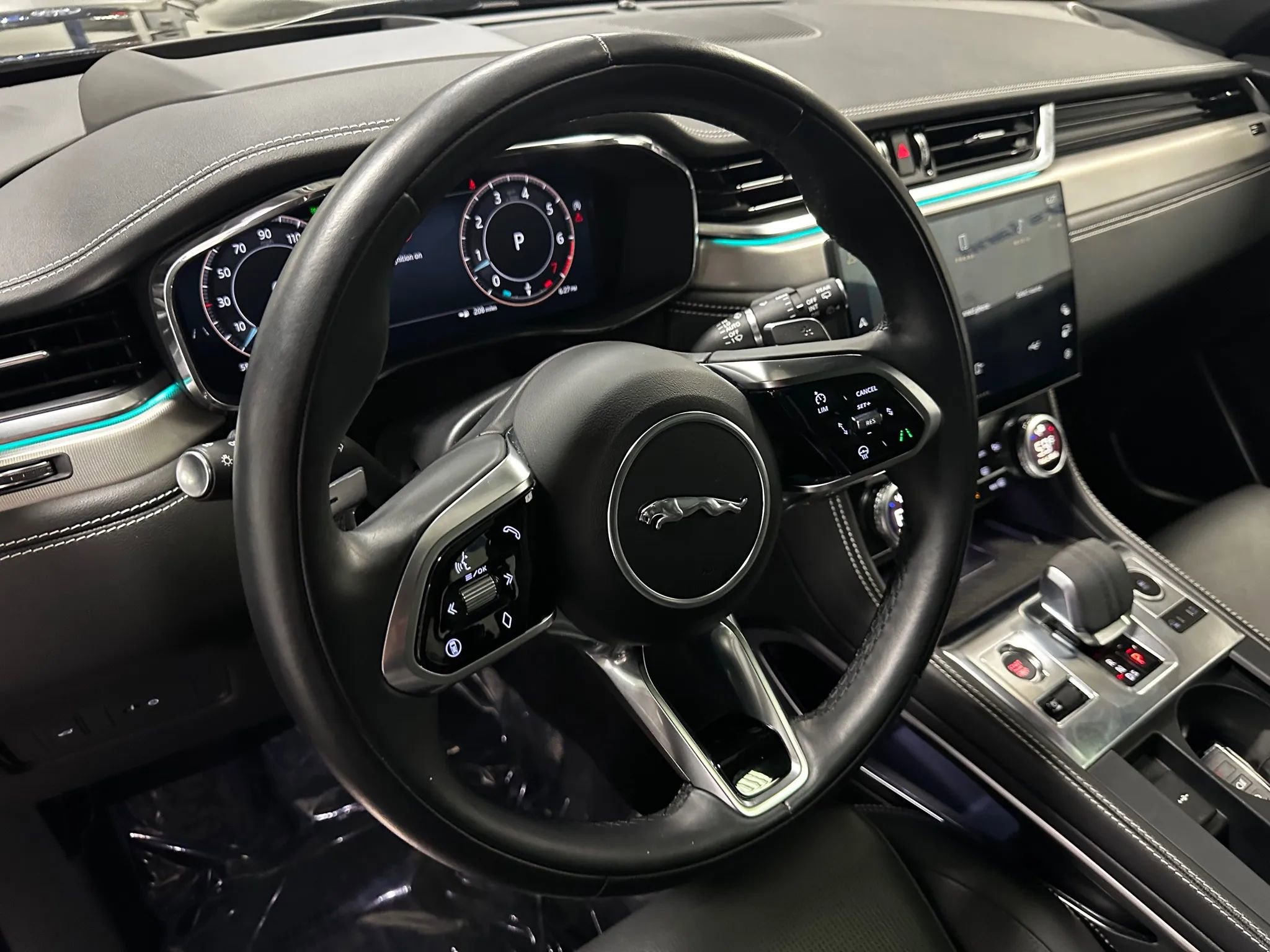 Used 2025 Jaguar F-PACE R-Dynamic S image 9