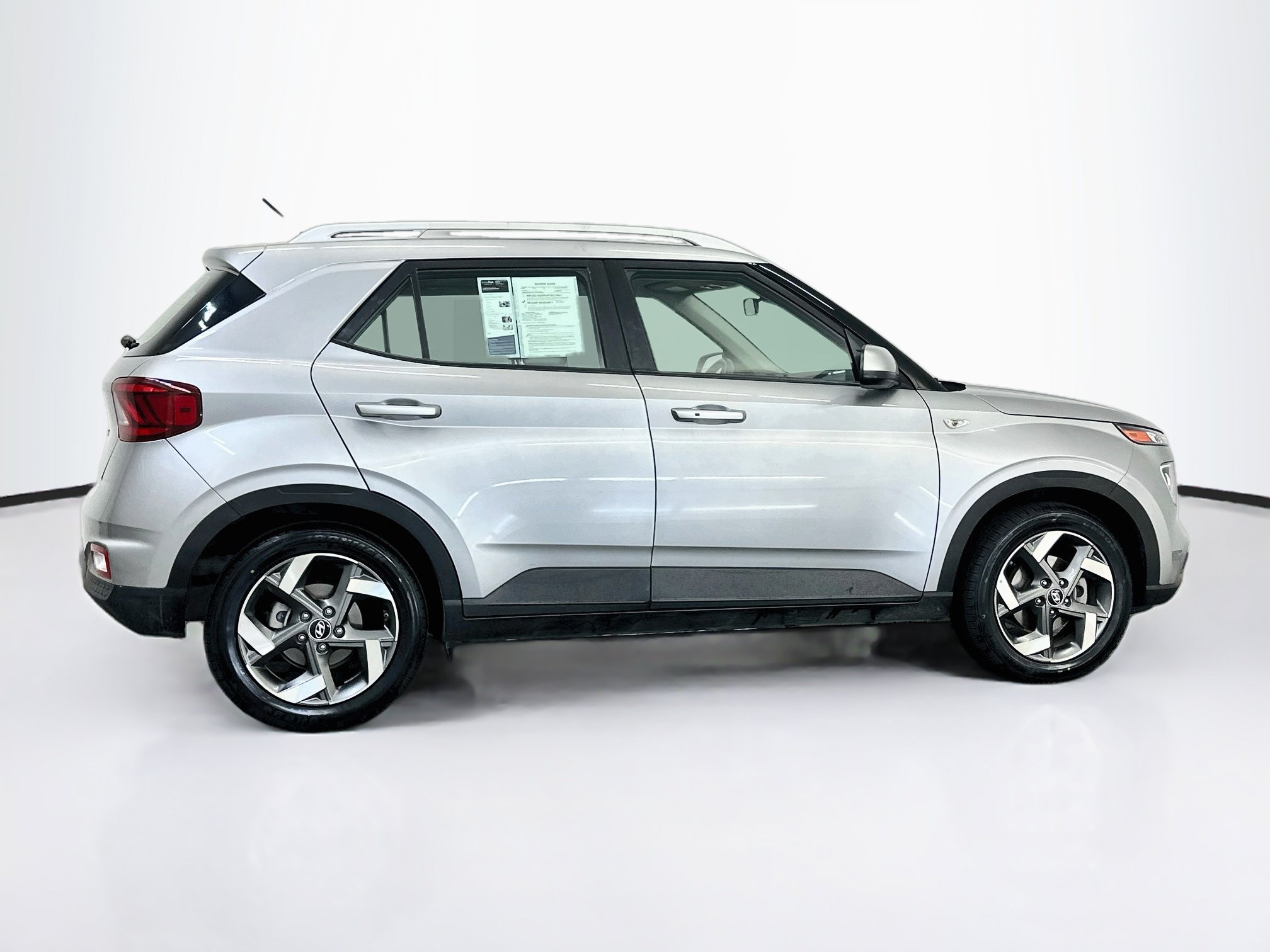 Used 2025 Hyundai Venue SEL FWD image 10