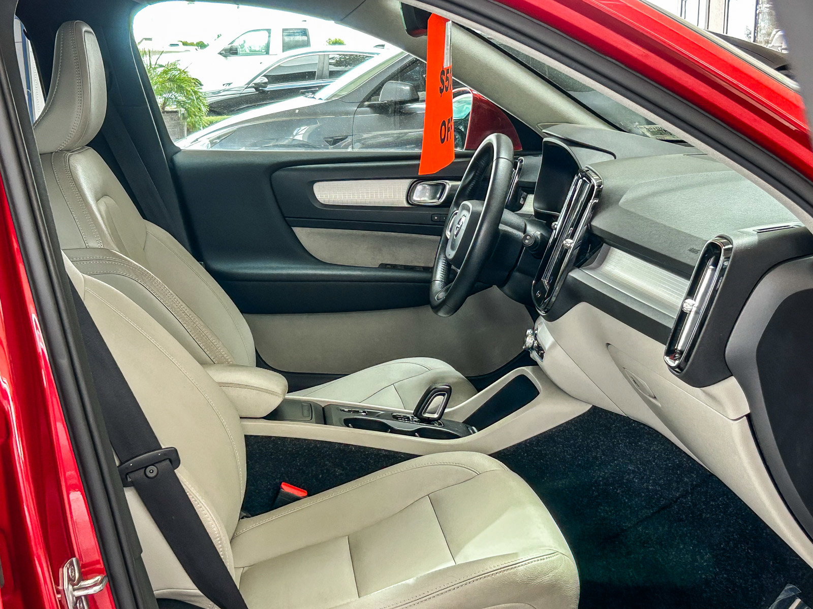 Used 2019 Volvo XC40 T4 Momentum FWD image 15