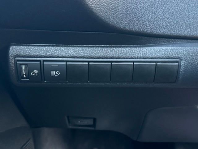 Used 2021 Toyota Corolla LE w/ Carpet Mat Package (TMS) image 28