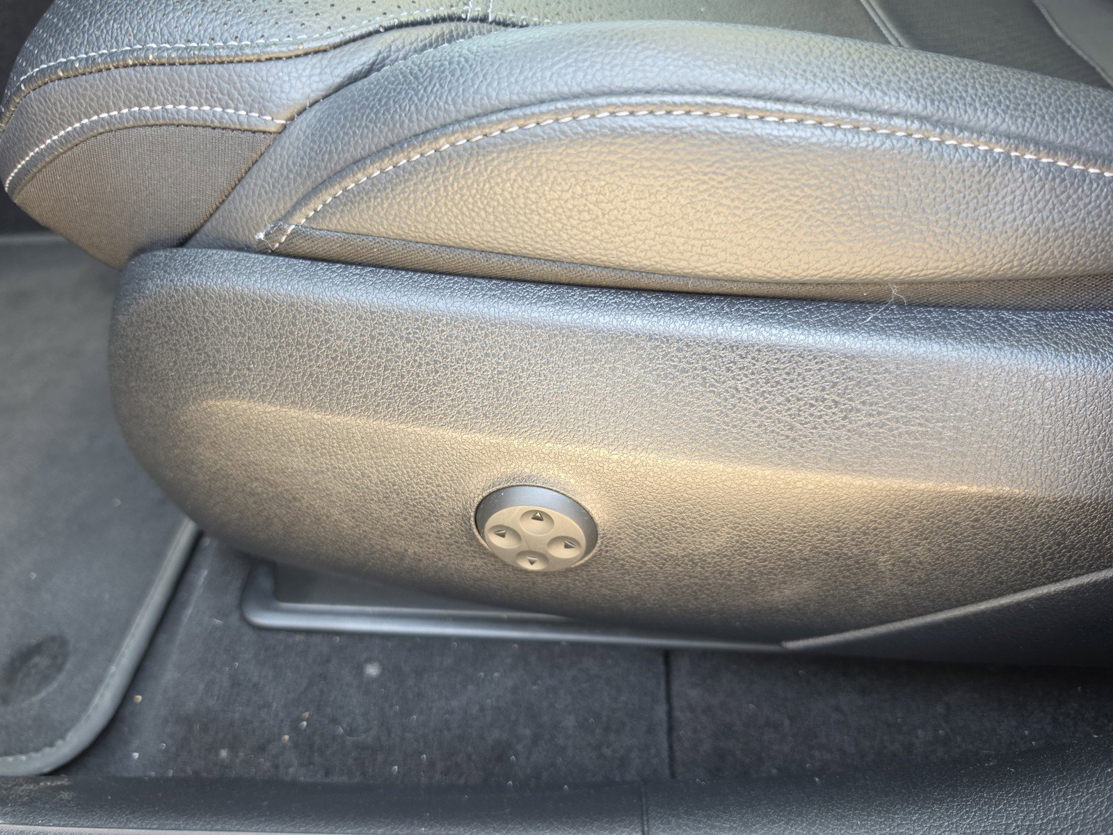 Used 2023 Mercedes-Benz GLC 300 4MATIC image 10