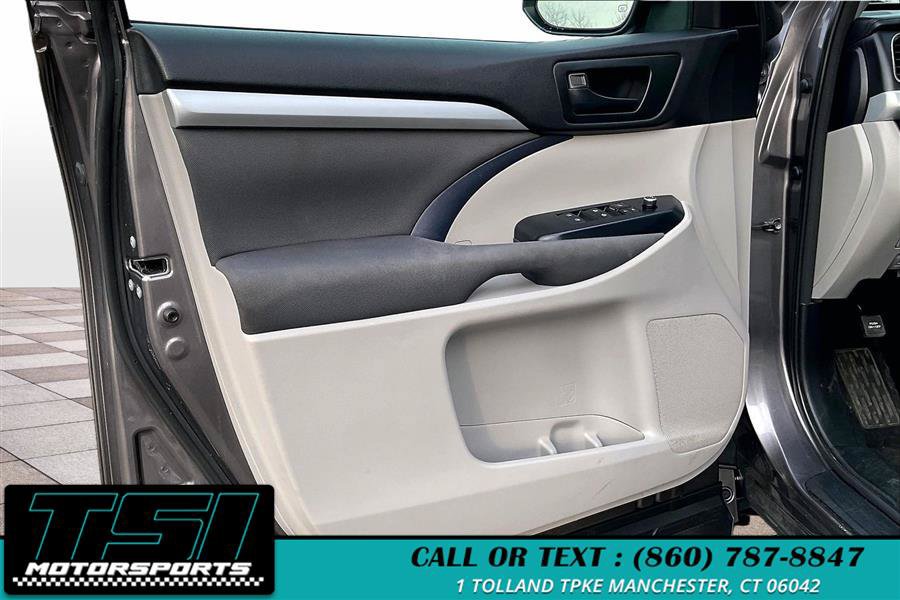 Used 2016 Toyota Highlander LE AWD/4WD image 22