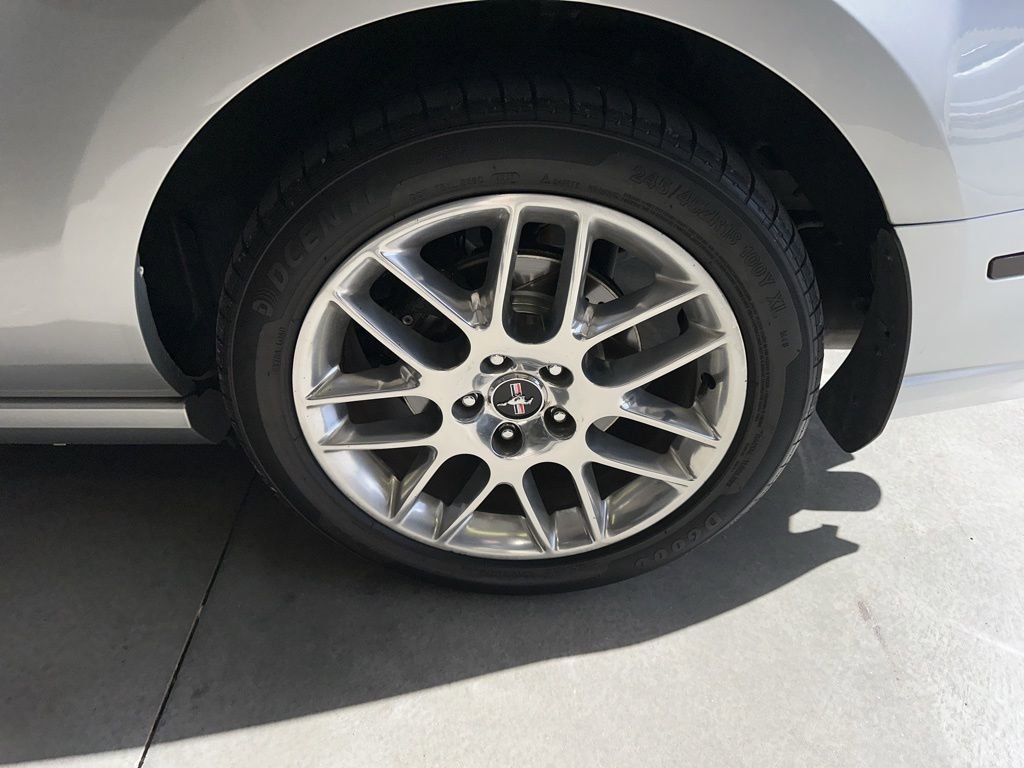 Used 2013 Ford Mustang Premium RWD image 9