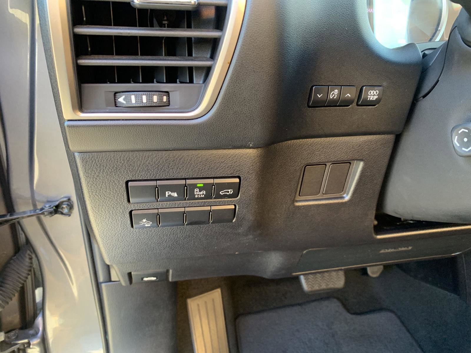 Used 2016 Lexus NX 300h AWD image 18