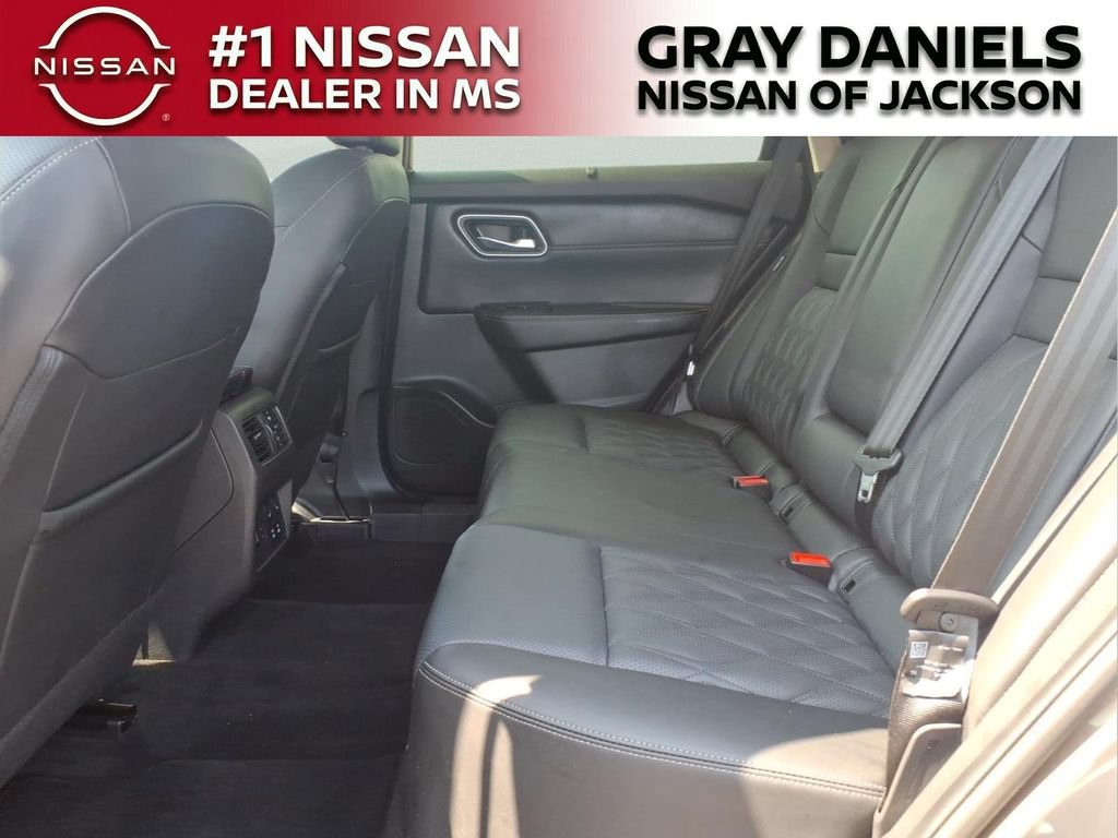 Certified 2025 Nissan Rogue Platinum w/ Tech Package FWD image 26