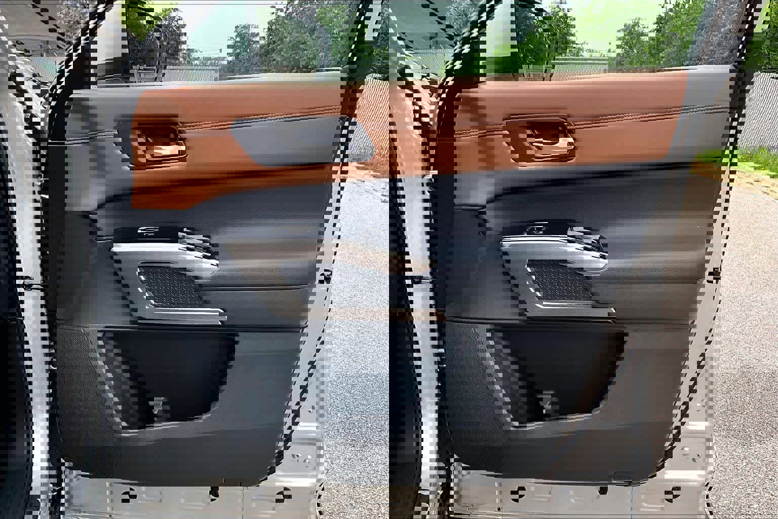 Certified 2025 Nissan Pathfinder Platinum w/ Cargo Package FWD image 23