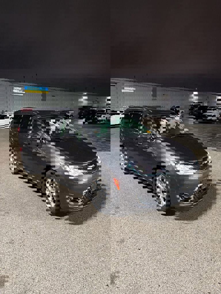 Used 2020 Chrysler Pacifica Touring-L Plus w/ Tire & Wheel Group image 7