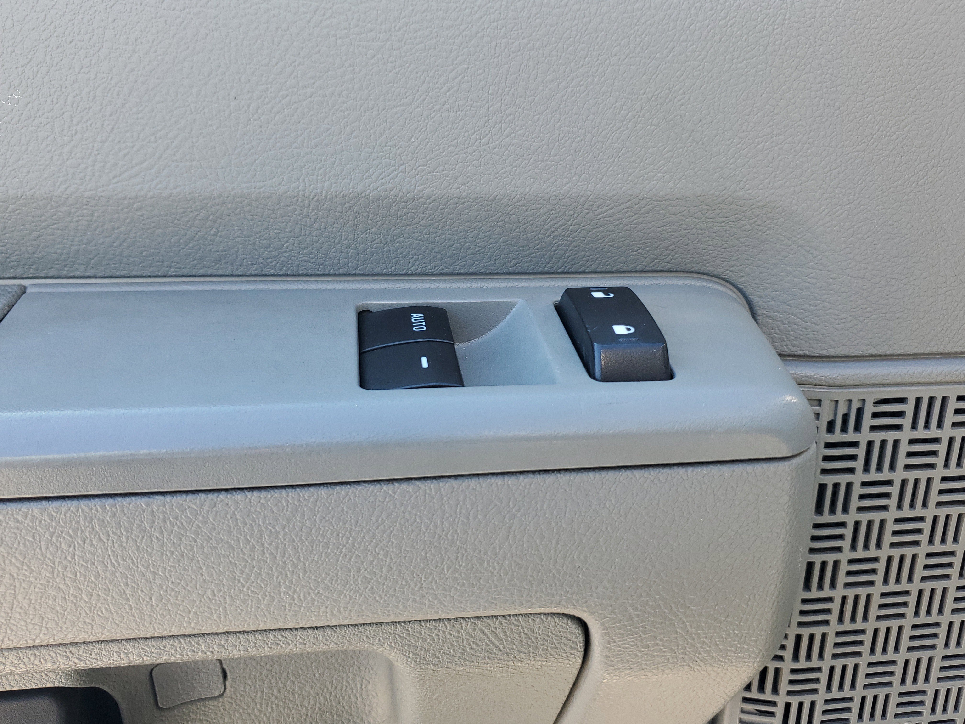 Used 2022 Ford E-350 and Econoline 350 Super Duty w/ Power Windows & Locks Group image 25