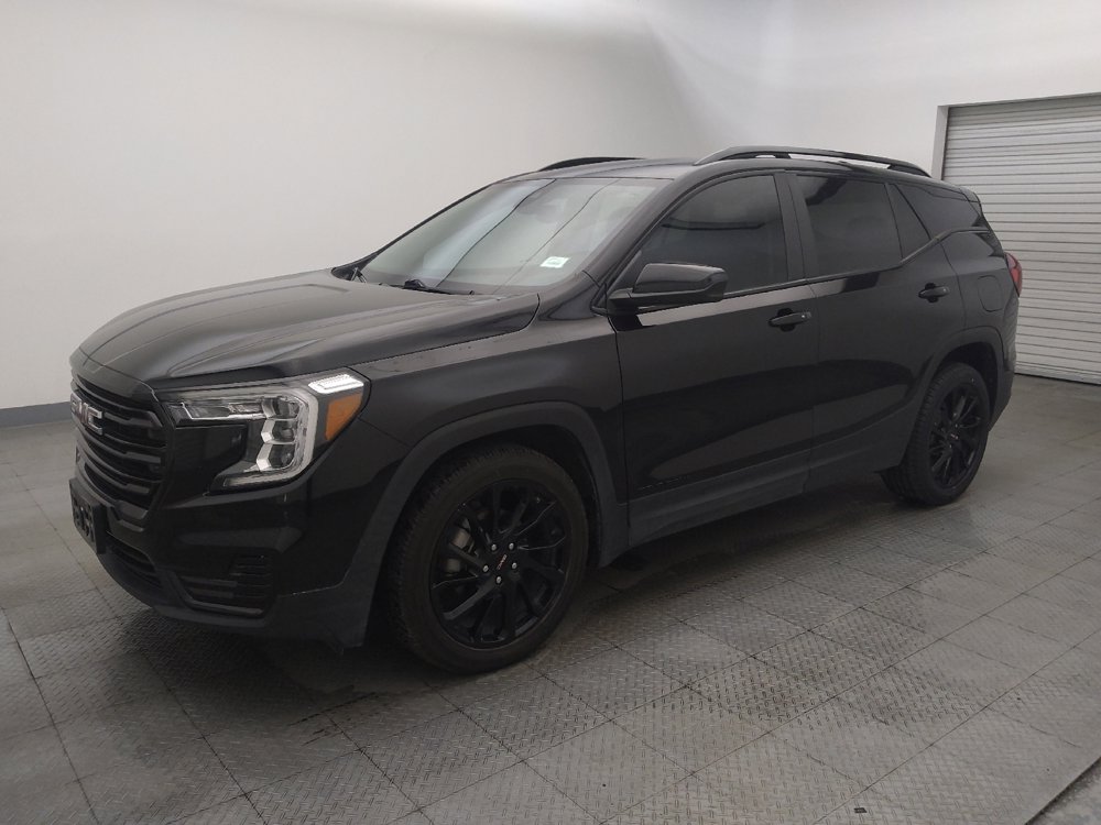 Used 2023 GMC Terrain SLE w/ Driver Convenience Package FWD image 2