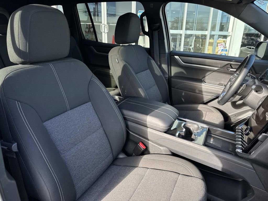 Used 2025 GMC Acadia Elevation image 11