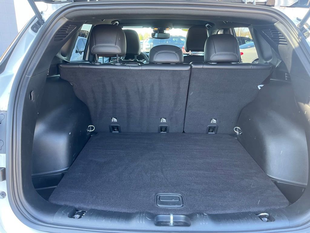 Used 2023 Jeep Compass Latitude image 29