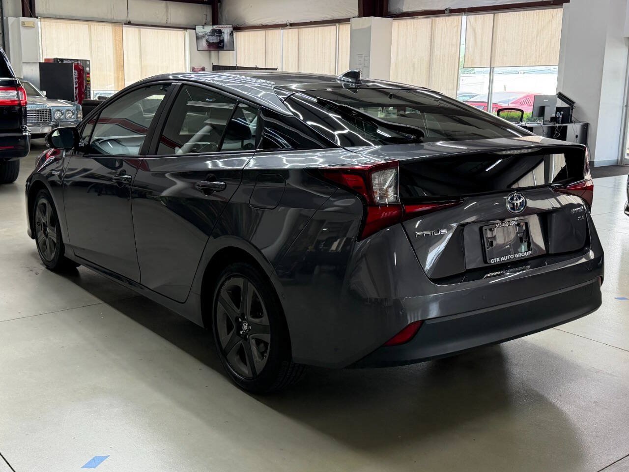 Used 2020 Toyota Prius XLE FWD image 4