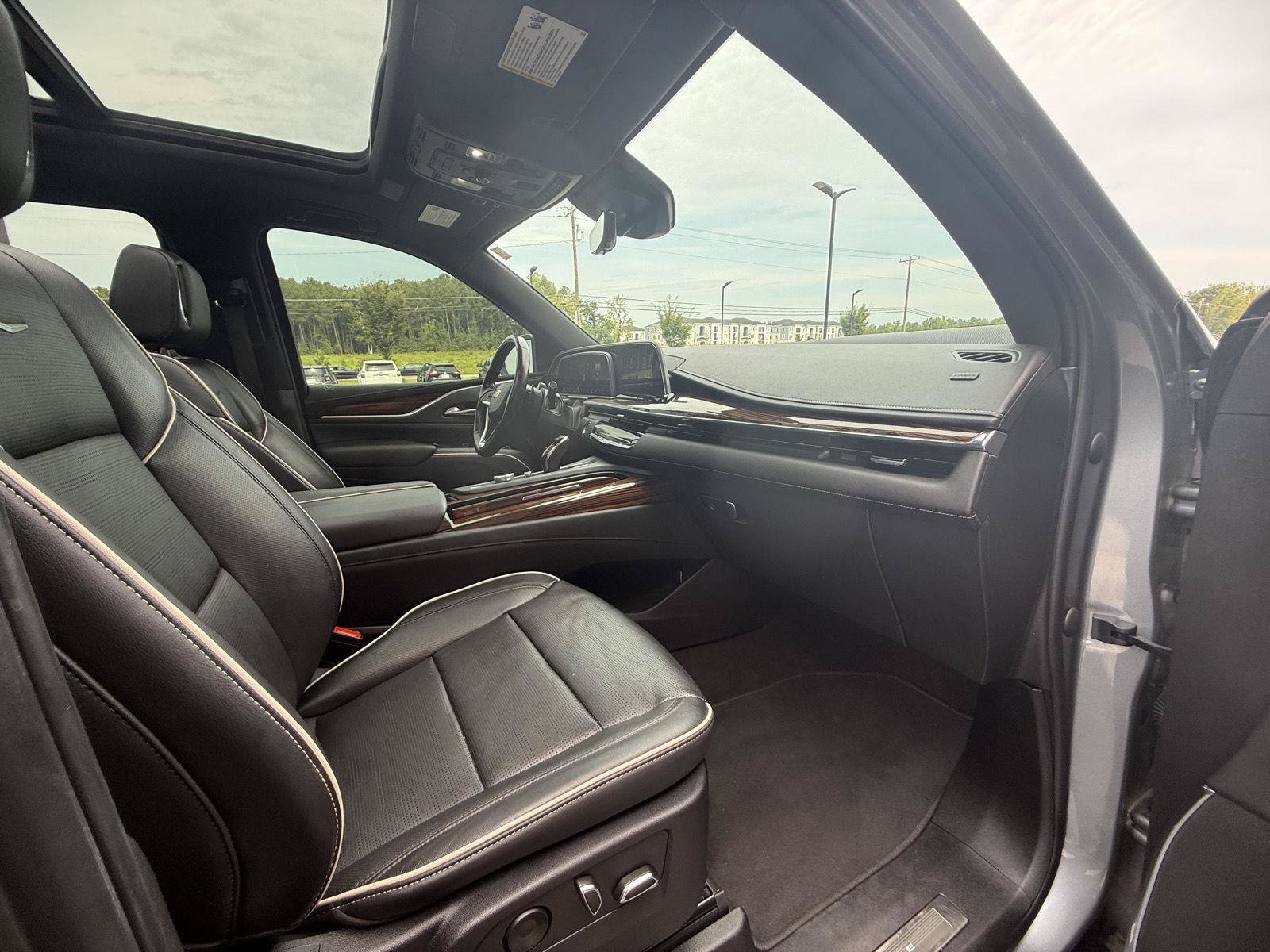 Used 2022 Cadillac Escalade ESV Premium Luxury w/ Performance Package AWD/4WD image 23