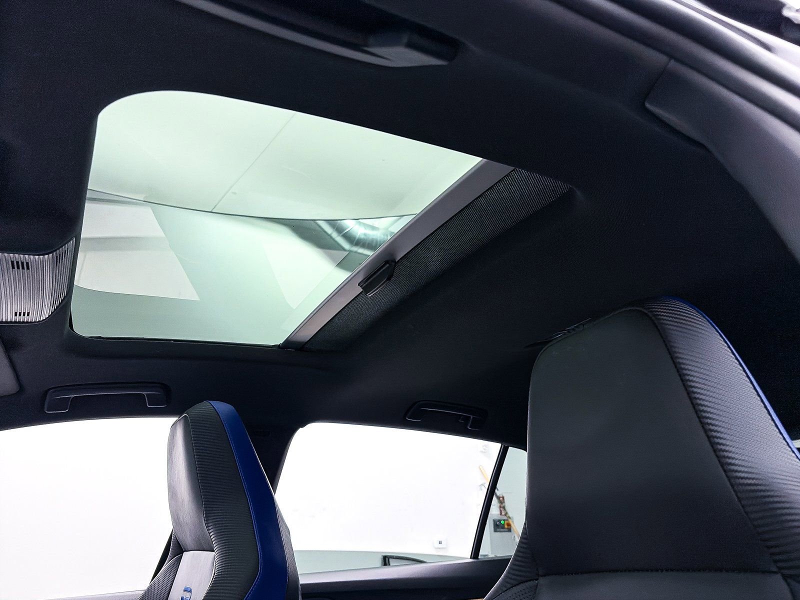 Used 2024 Volkswagen Golf R image 5