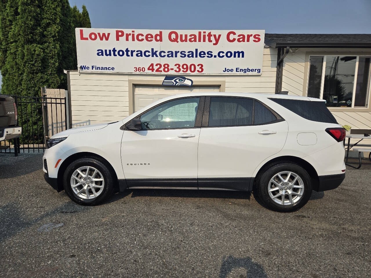 Used 2022 Chevrolet Equinox LS w/ LS Convenience Package FWD image 2