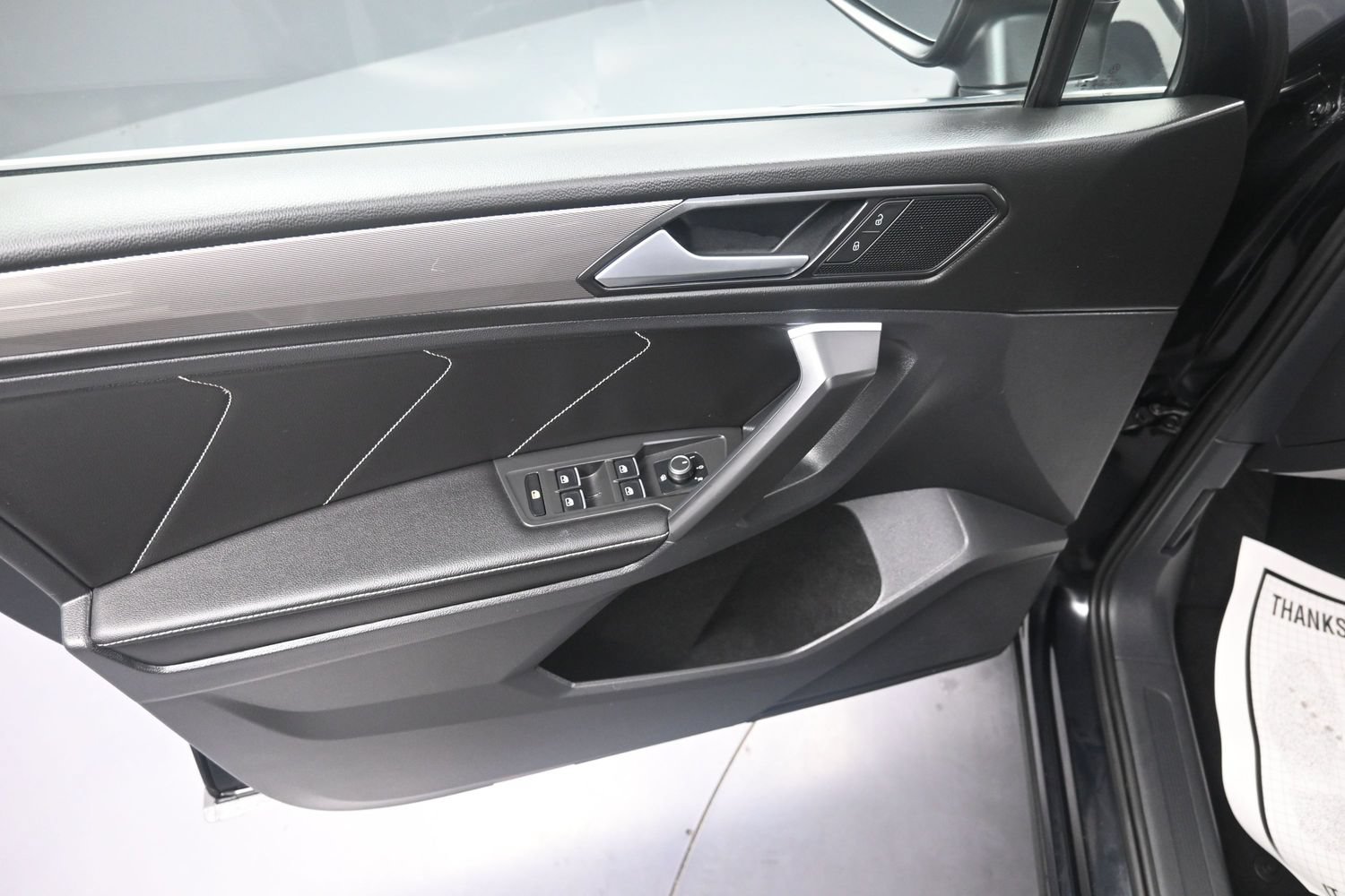 Used 2023 Volkswagen Tiguan SE AWD/4WD image 16