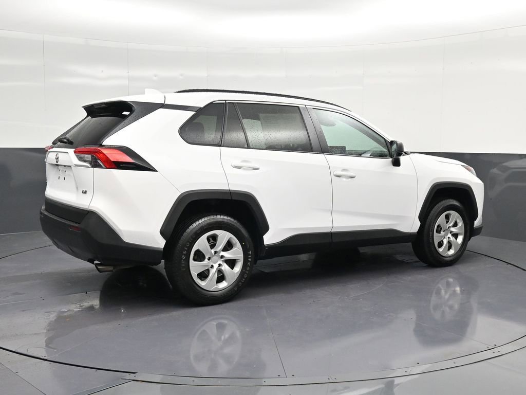 Used 2020 Toyota RAV4 LE FWD image 3