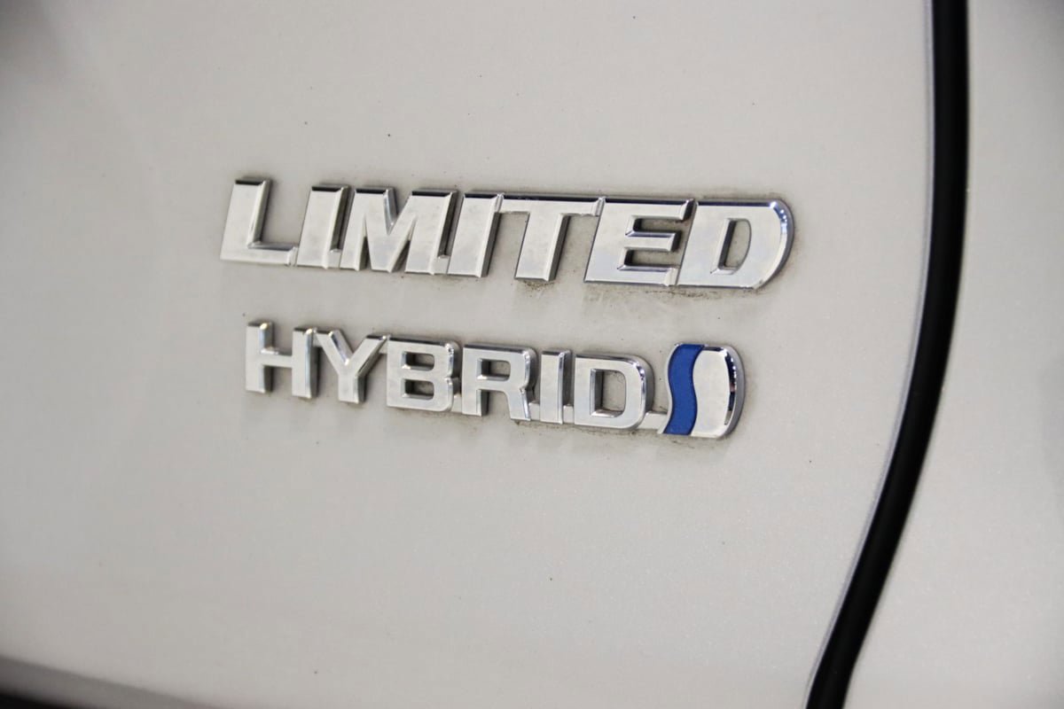 Used 2022 Toyota RAV4 Limited AWD/4WD image 18