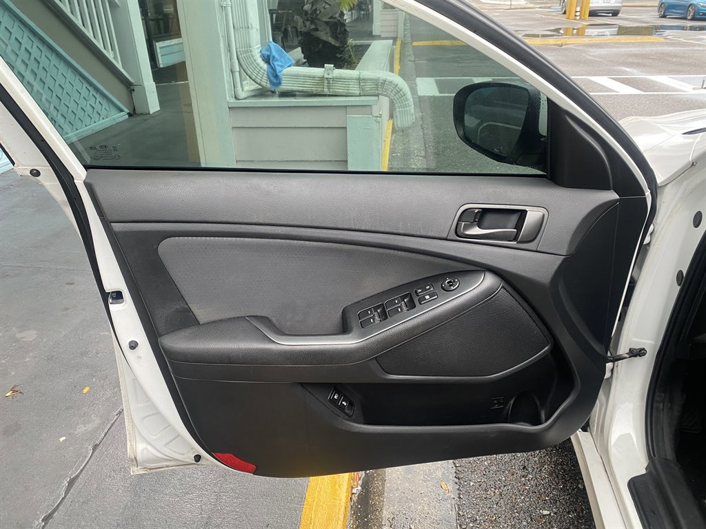 Used 2015 Kia Optima LX image 9
