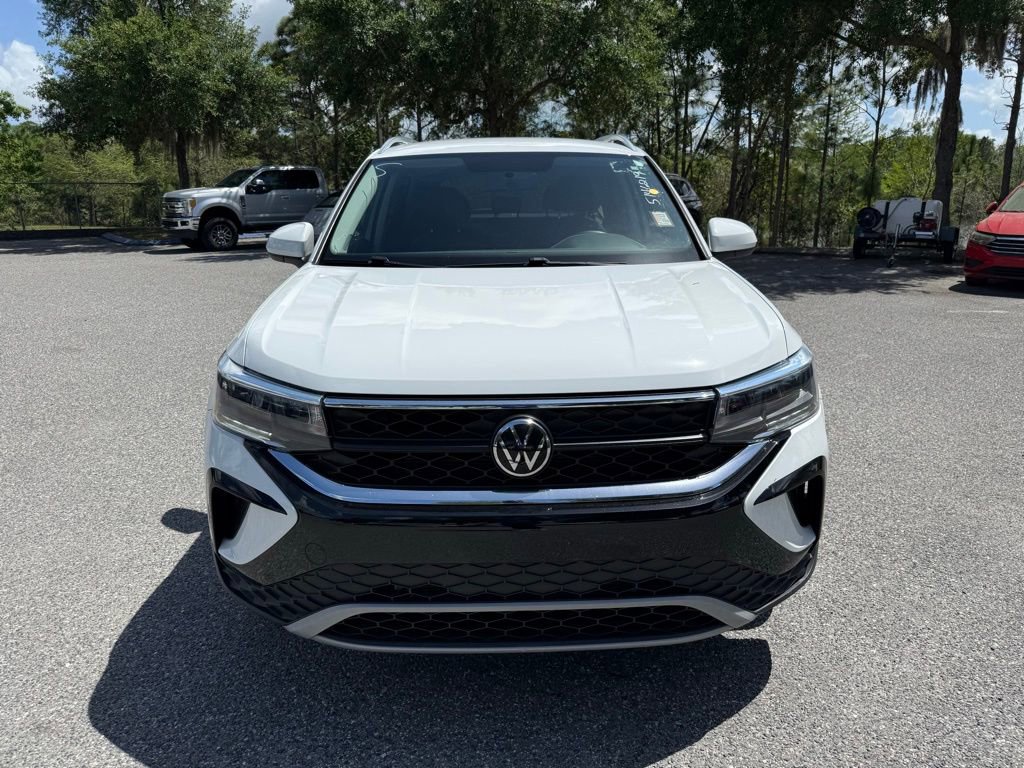 Used 2022 Volkswagen Taos SE image 2