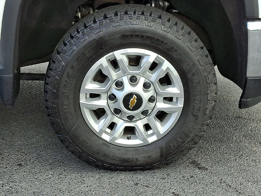 Used 2024 Chevrolet Silverado 2500 LT AWD/4WD image 11