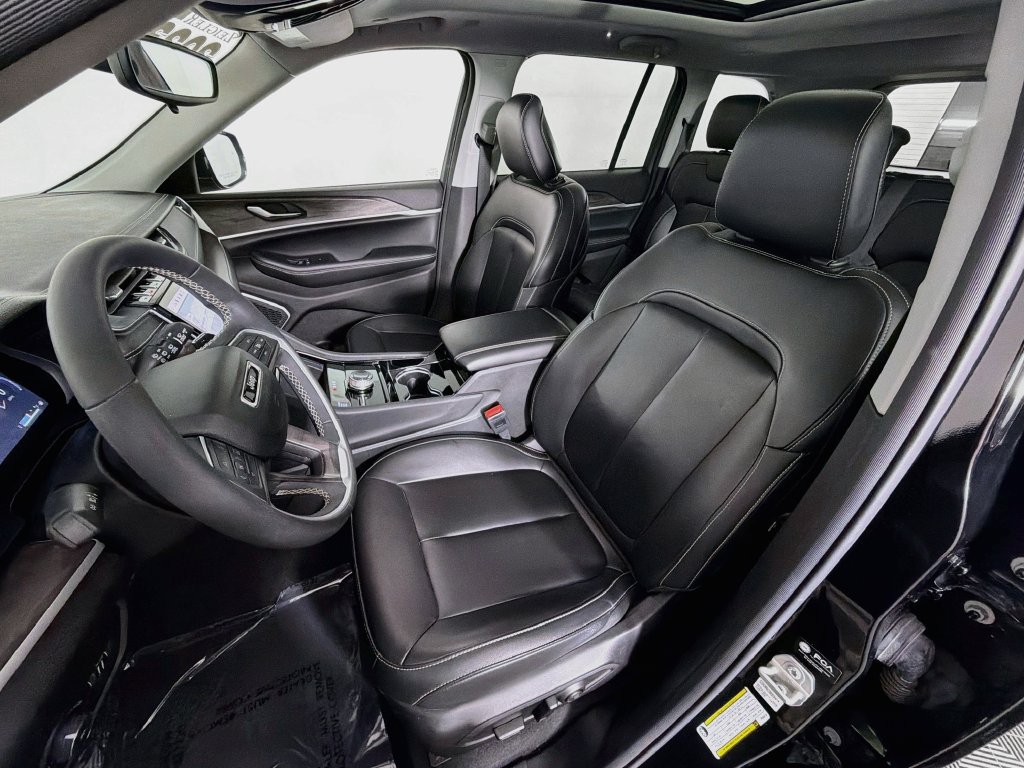 Used 2023 Jeep Grand Cherokee Limited AWD/4WD image 22