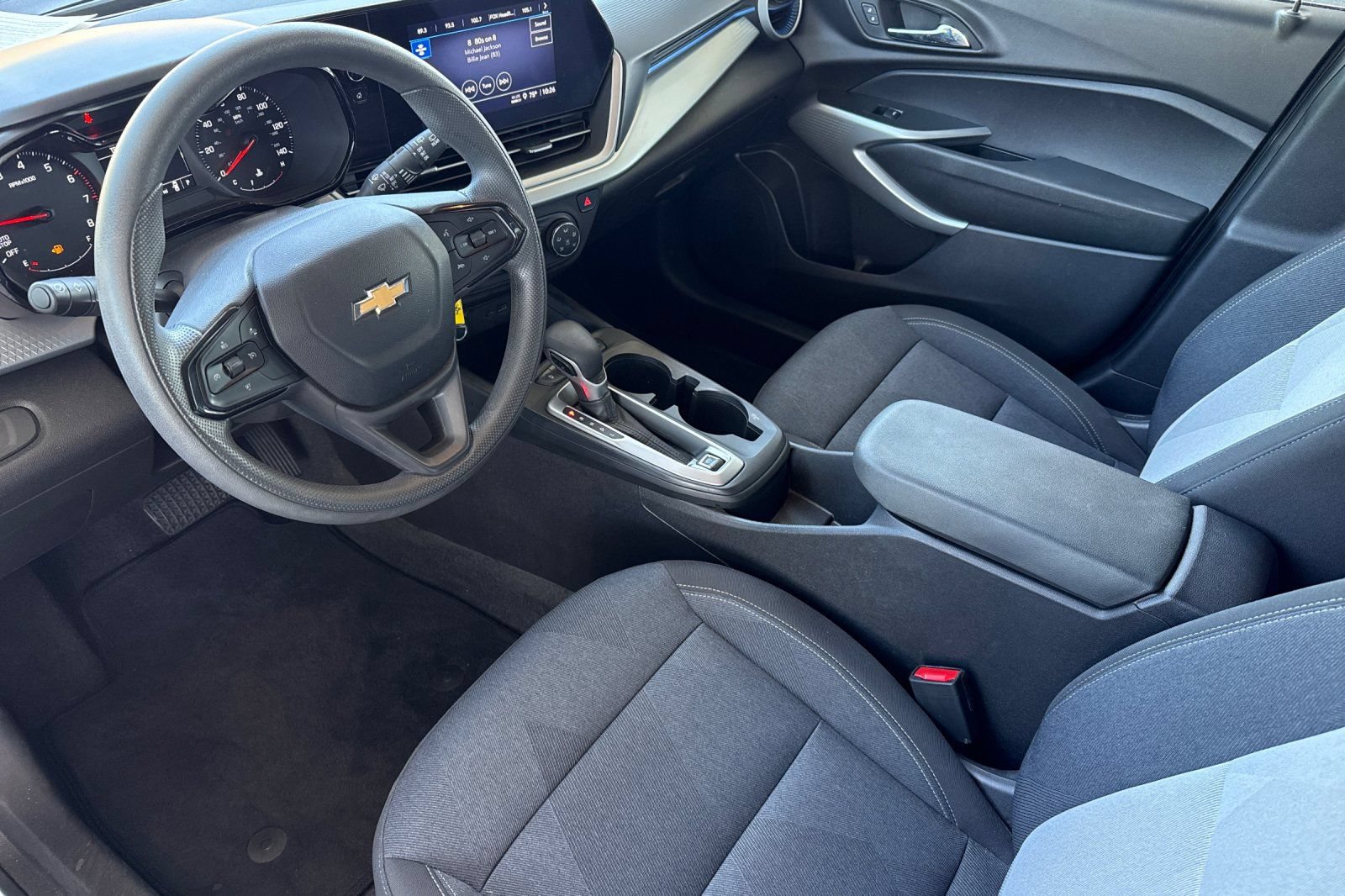 Used 2025 Chevrolet Trax LS FWD image 5