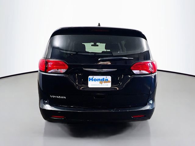 Used 2022 Chrysler Voyager LX image 22
