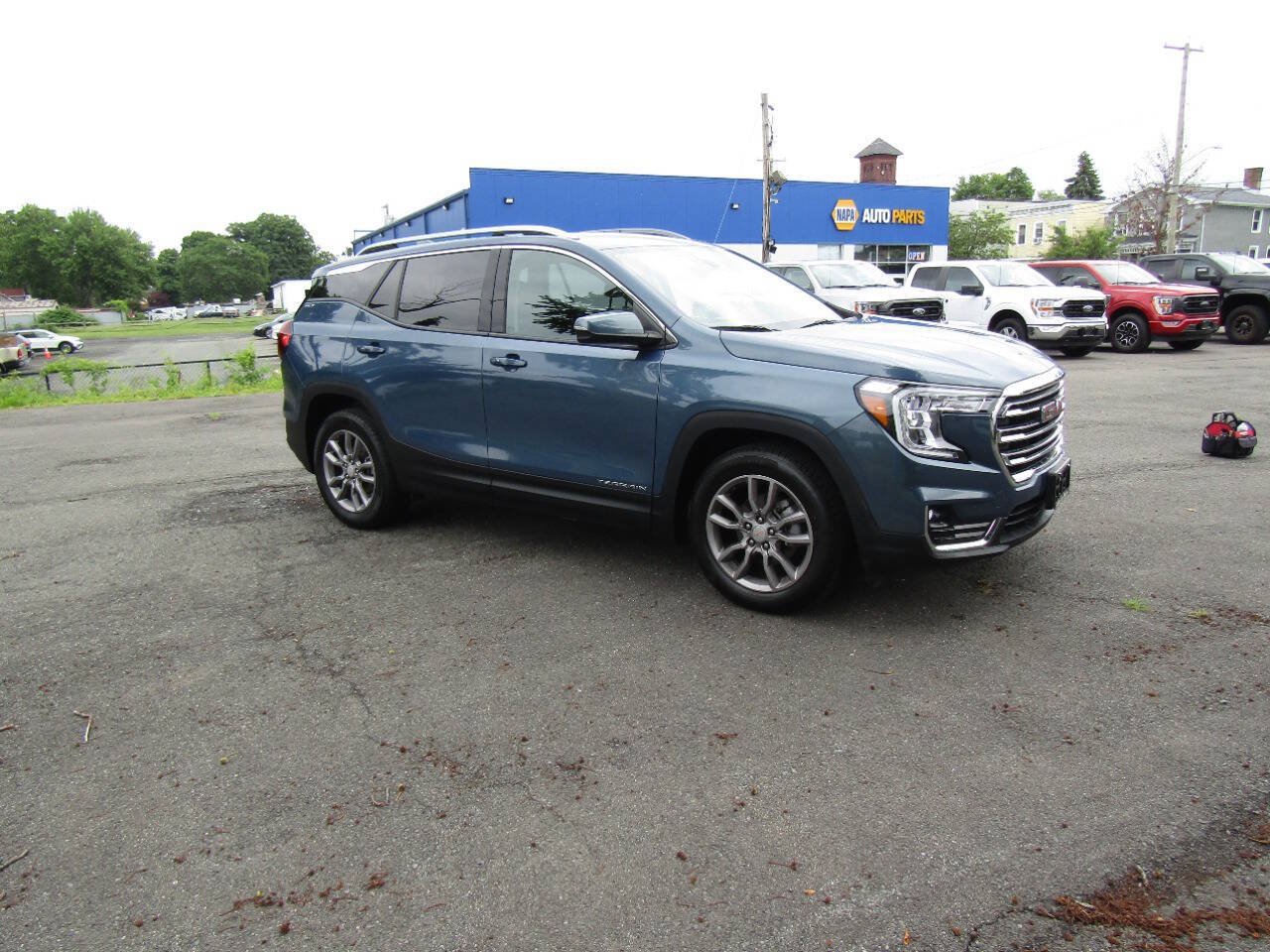 Used 2024 GMC Terrain SLT AWD/4WD image 10