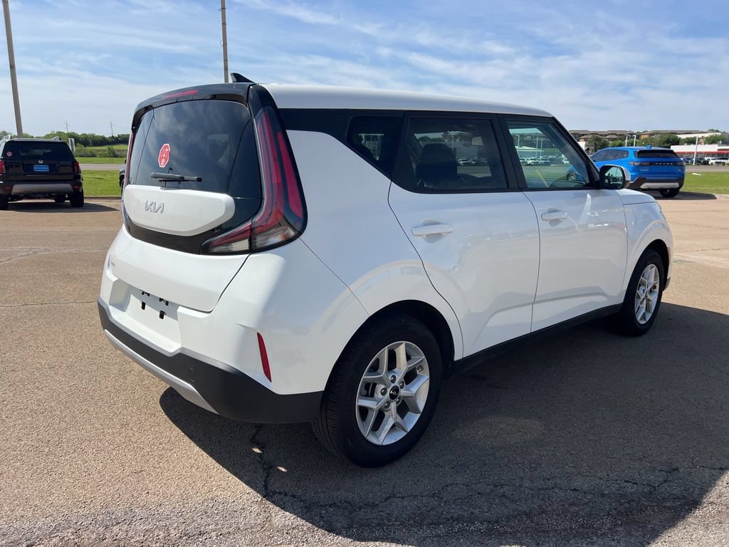 Used 2025 Kia Soul S FWD image 5