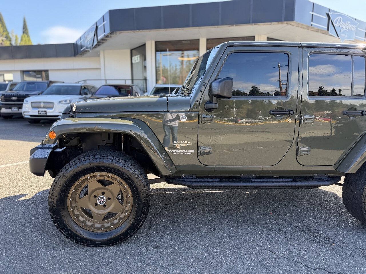 Used 2015 Jeep Wrangler Unlimited Sahara w/ Max Tow Package AWD/4WD image 13