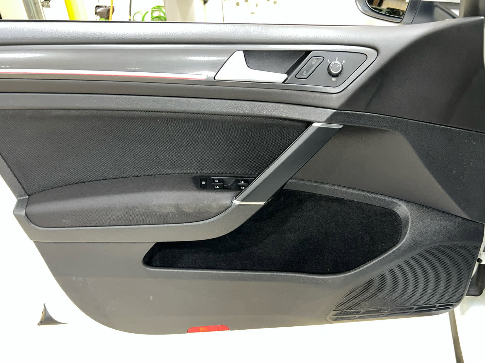 Used 2018 Volkswagen GTI SE image 15