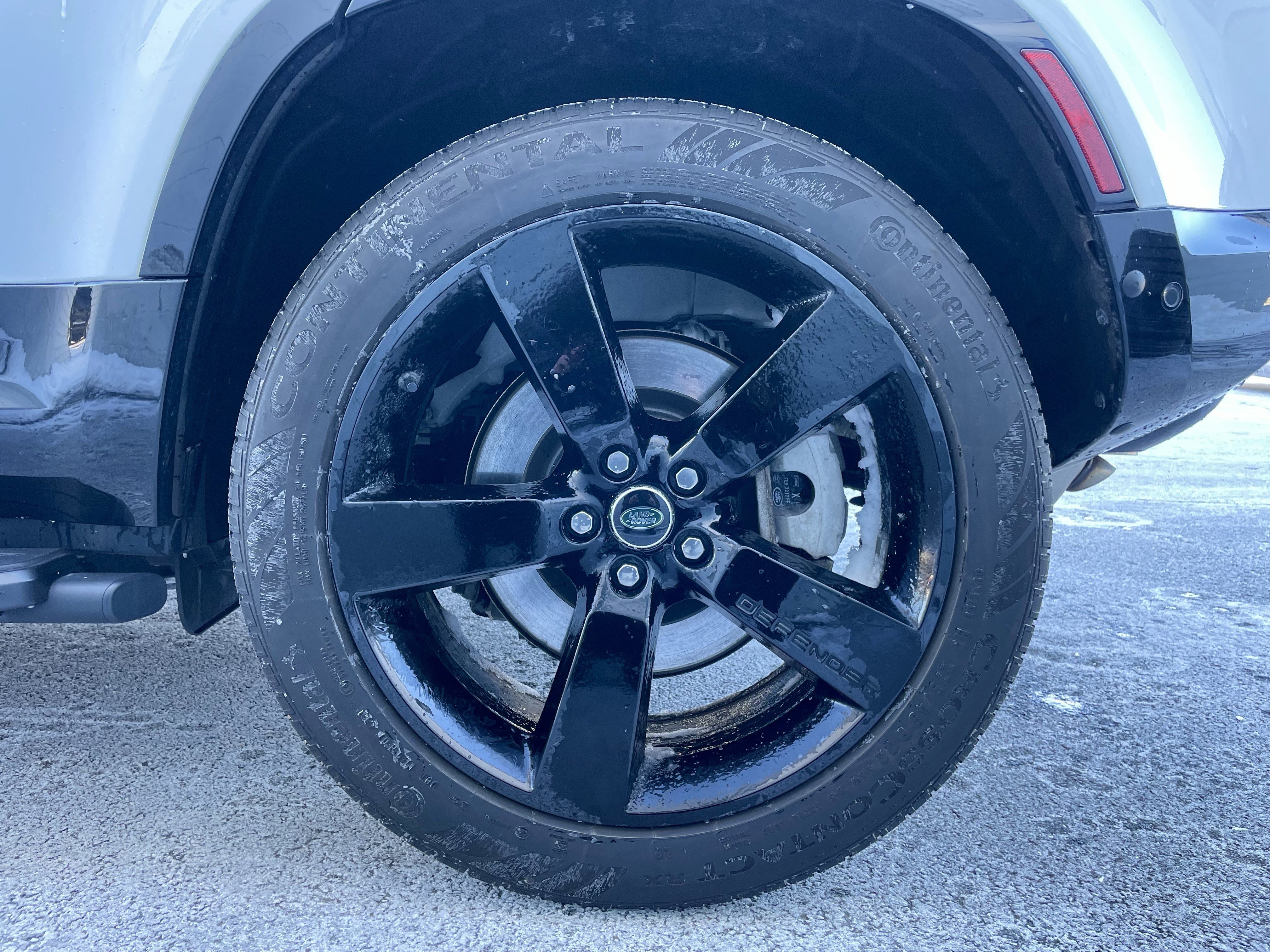 Certified 2025 Land Rover Defender 110 X-Dynamic SE image 10