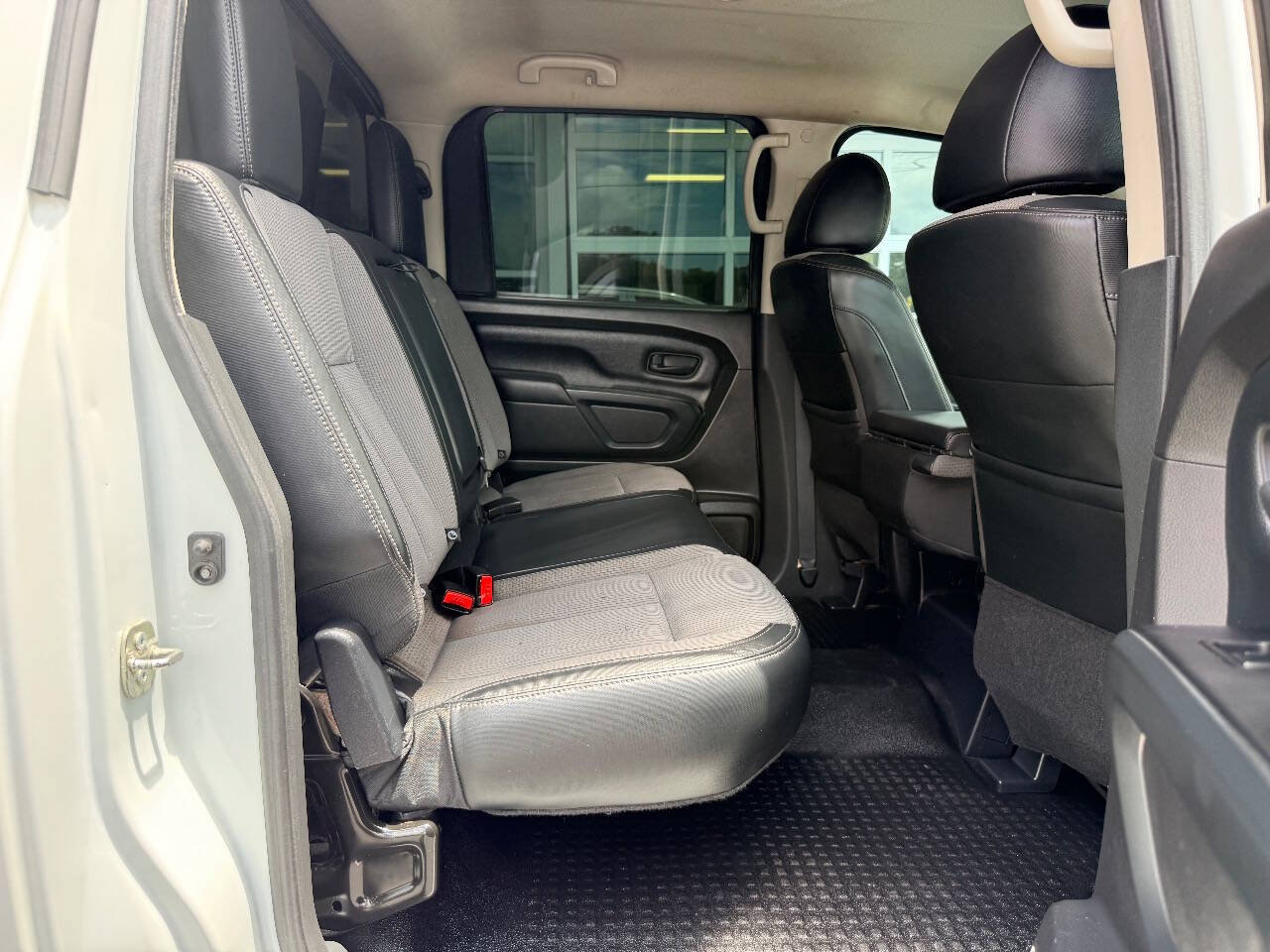 Used 2017 Nissan Titan S AWD/4WD image 28