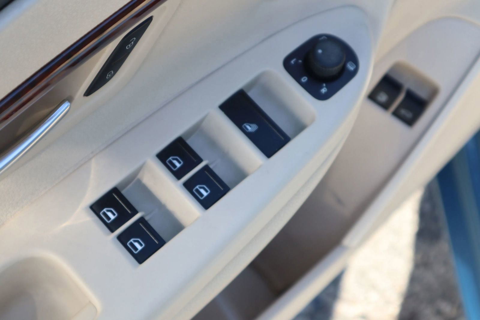 Used 2008 Volkswagen Eos Lux FWD image 22