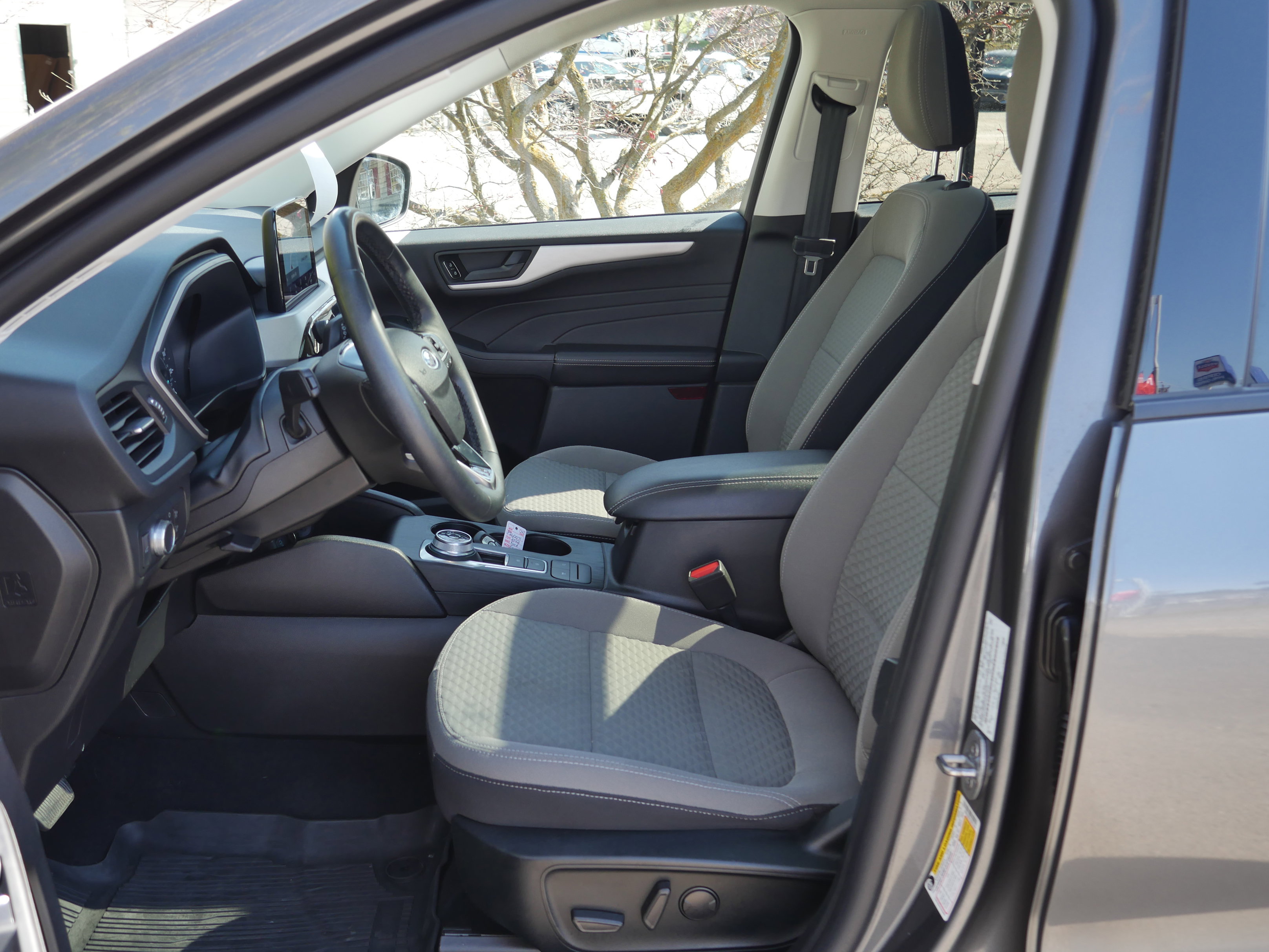 Certified 2022 Ford Escape SE w/ SE Sport Appearance Package AWD/4WD image 3