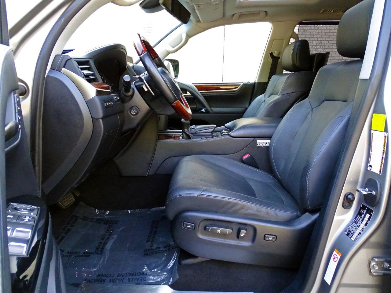 Used 2019 Lexus LX 570 4WD w/ Luxury Package image 15
